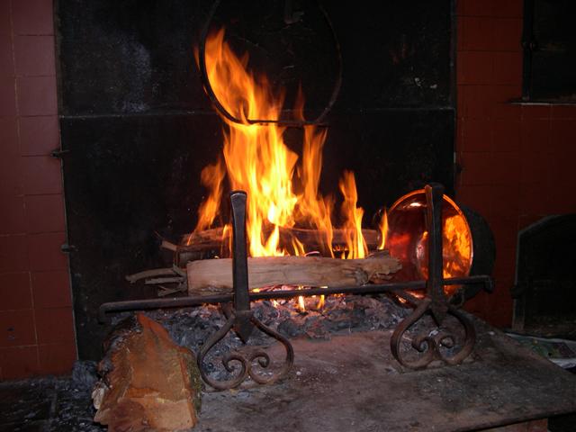 www.etablissement-ortet.com - feu cheminée